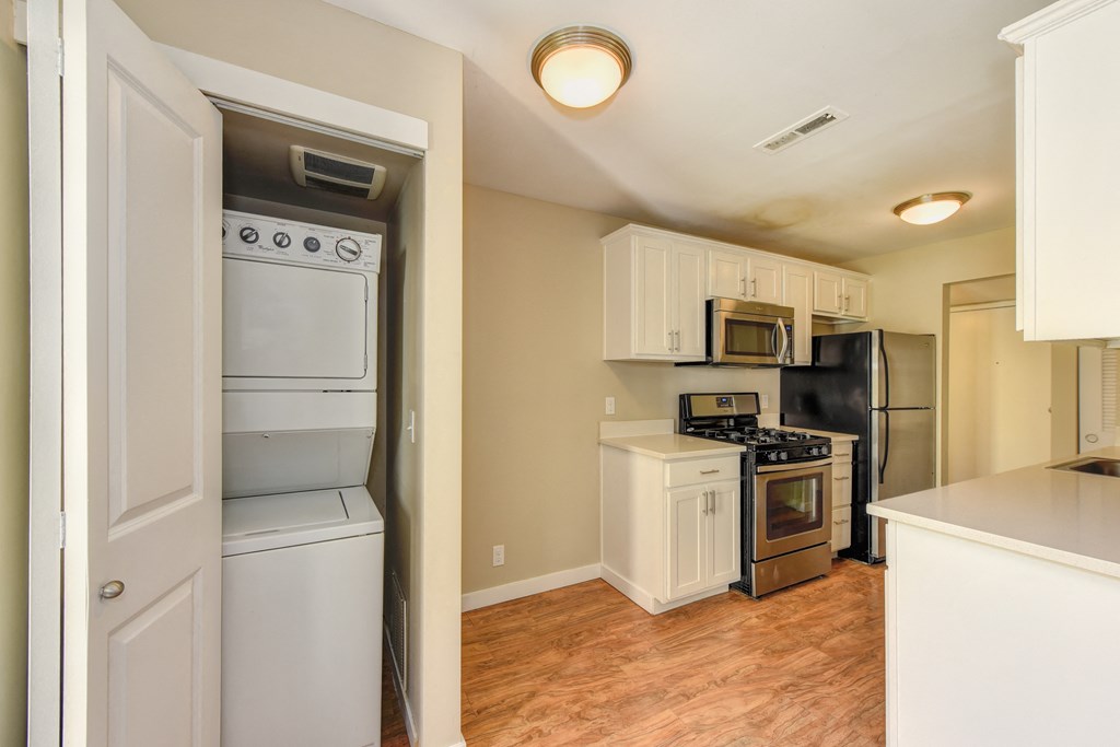 Vacant Kelsey and Mercer Floorplan Kitchen and Dining Area with Stackable W/D Closet in Select Homes 